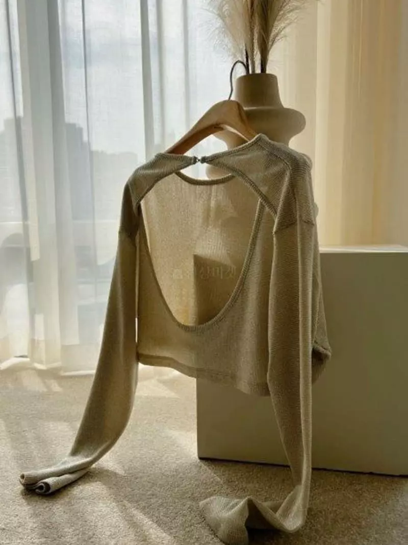 Inssense - Korean Women Fashion - #momslook - Back Hole Detail Trinkle Crop Knit - 3