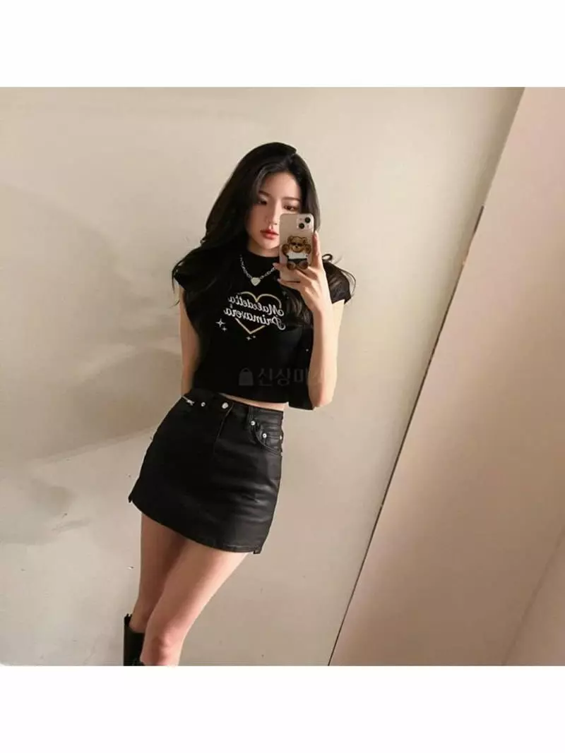 Inssense - Korean Women Fashion - #restrostyle - Heart Lettering Crop Tee - 3