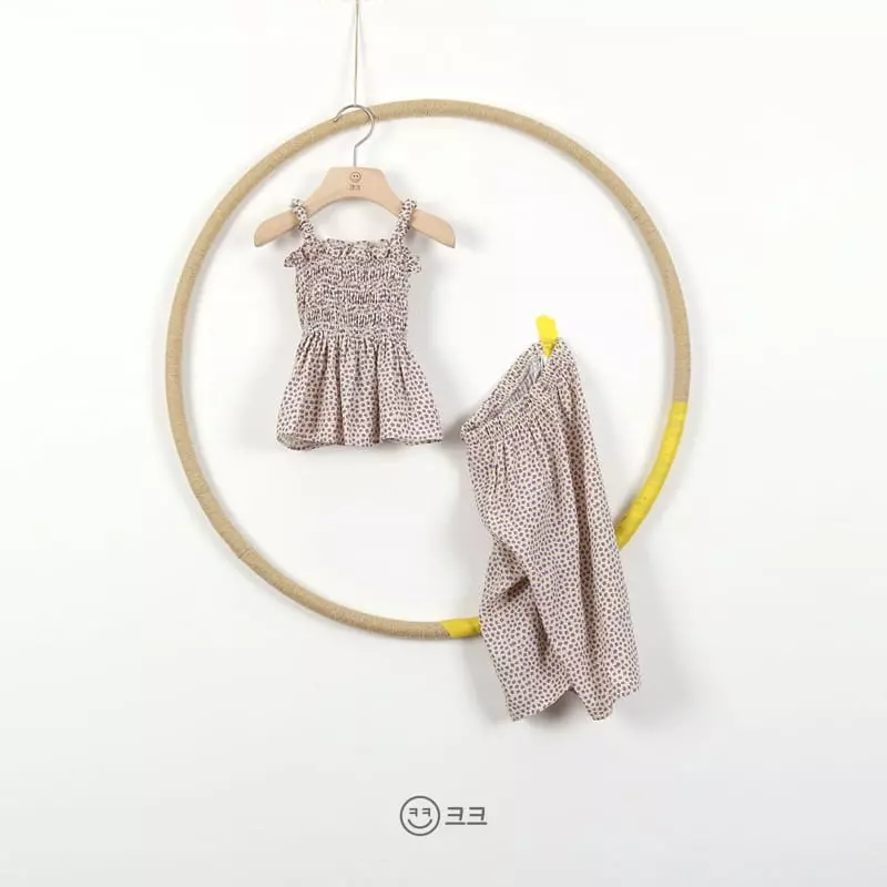 Kk - Korean Children Fashion - #prettylittlegirls - Rollin Smocked Top Bottom Set - 2
