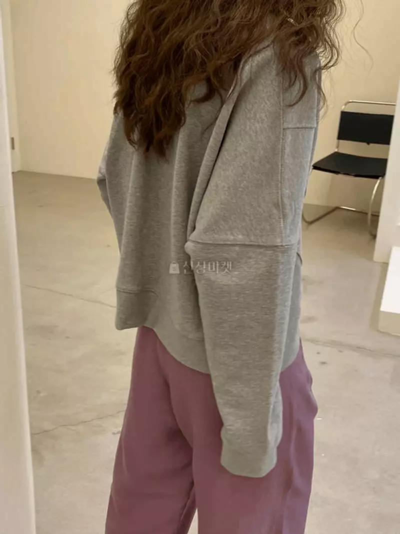 Knock - Korean Women Fashion - #momslook - Box V Sweatshirt - 3