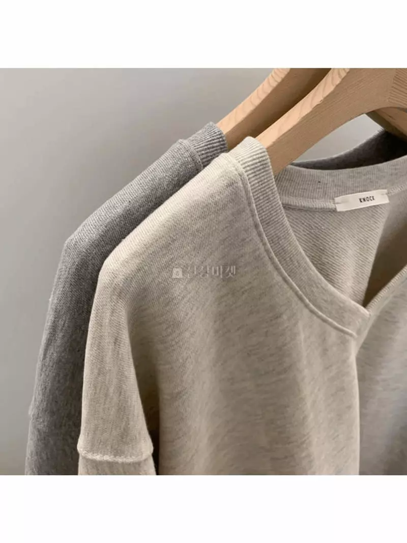 Knock - Korean Women Fashion - #momslook - Box V Sweatshirt - 4