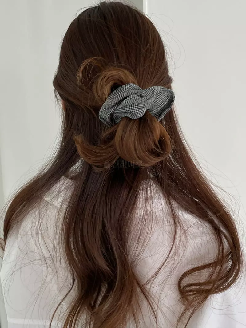 Lapin - Korean Women Fashion - #momslook - Small Check Hairring - 3