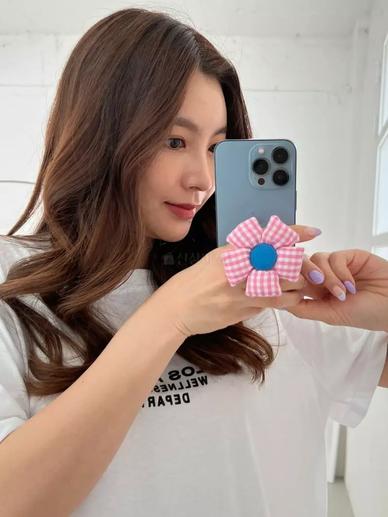Lapin - Korean Women Fashion - #romanticstyle - Cushion Check Flower Griptok - 3