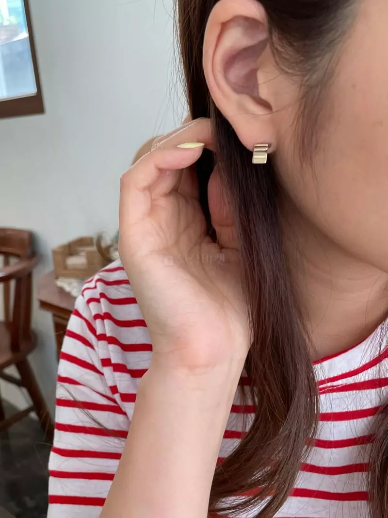 Lapin - Korean Women Fashion - #momslook - Square One Touch Earring - 4