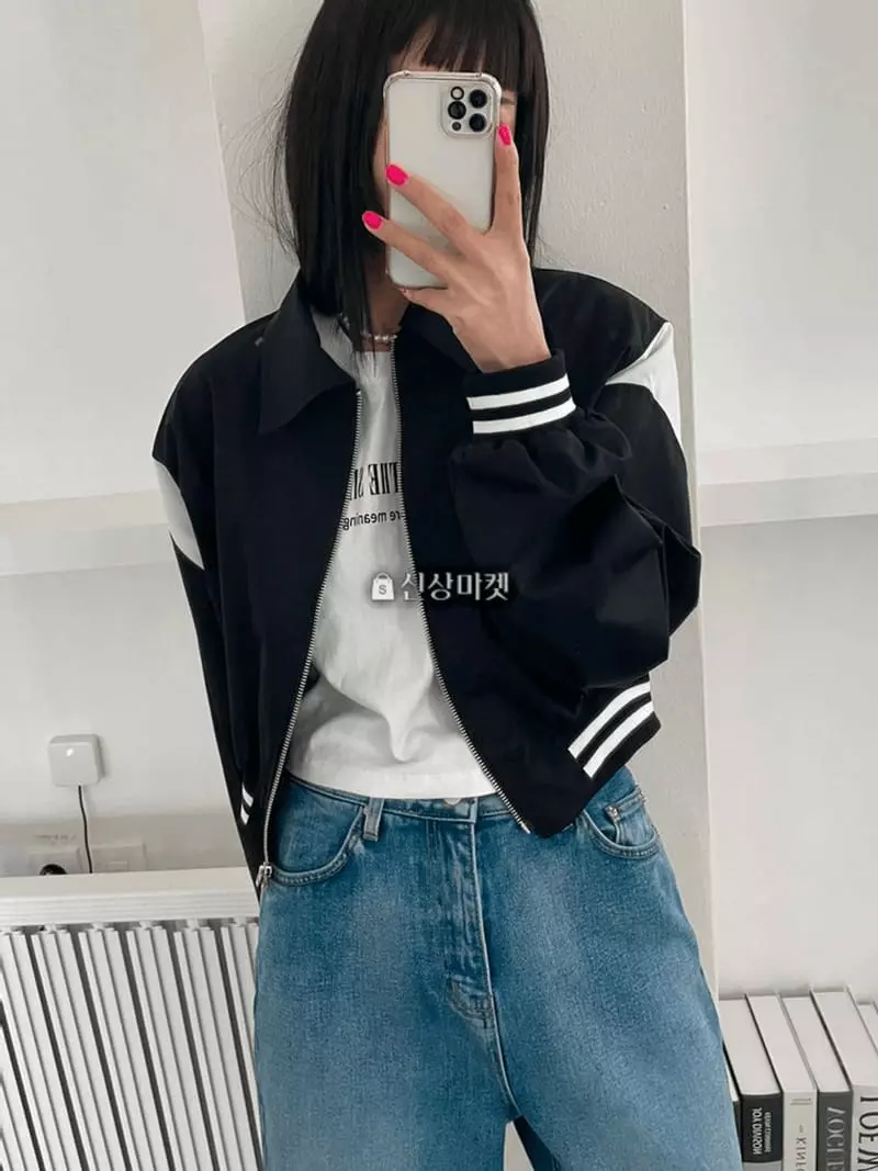 Lovemoment - Korean Women Fashion - #momslook - Stadium Crop Jumper - 3
