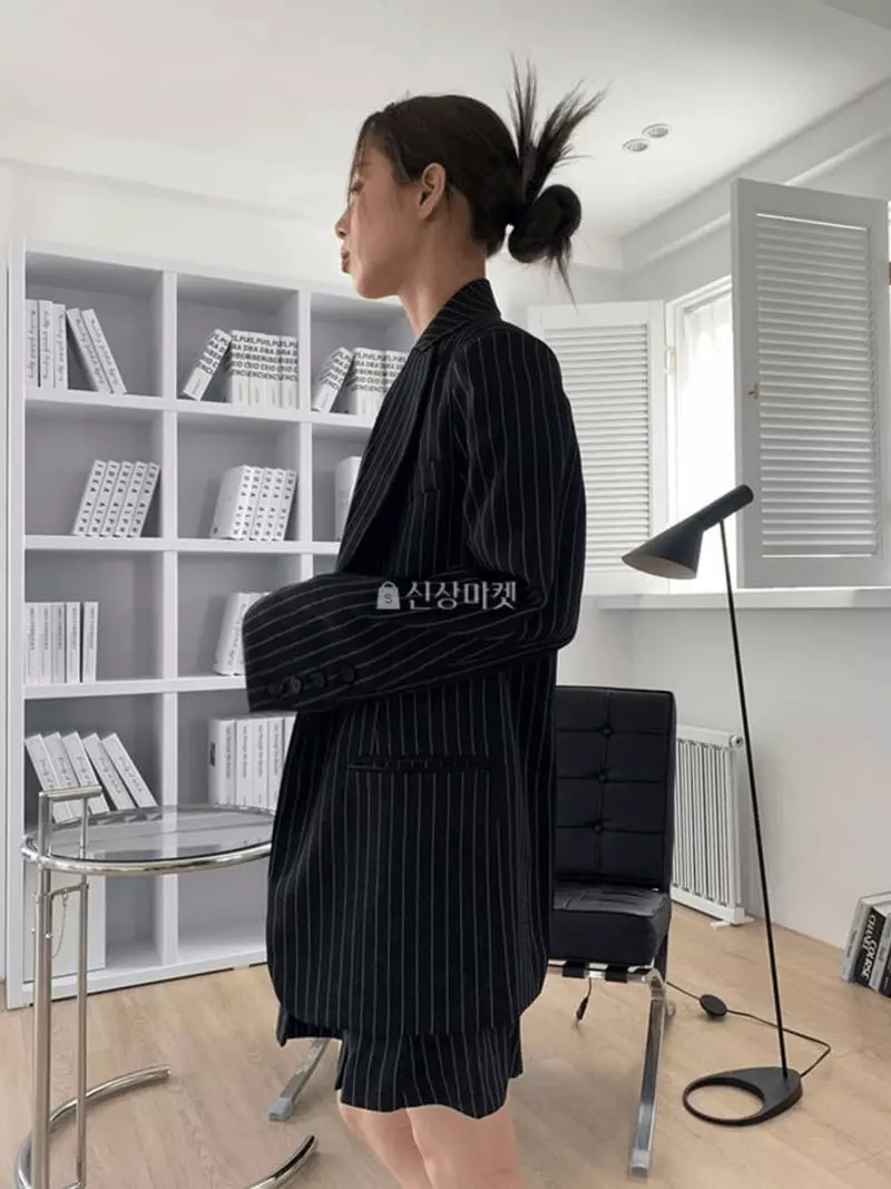 Lovemoment - Korean Women Fashion - #momslook - Stripes Boxy Jacket - 3
