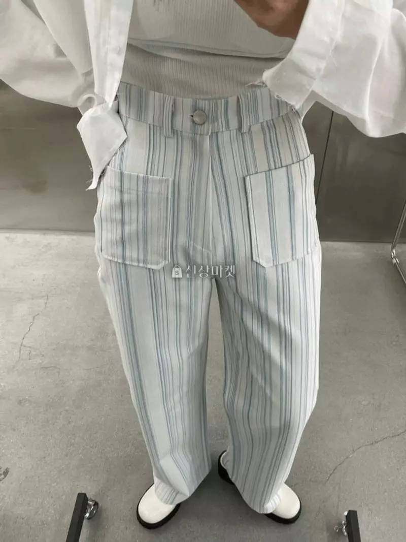 Lovemoment - Korean Women Fashion - #vintagekidsstyle - Stripes Pocket Jeans - 2