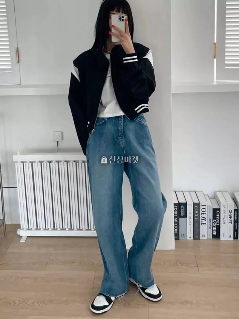 Lovemoment - Korean Women Fashion - #momslook - Stadium Crop Jumper - 4