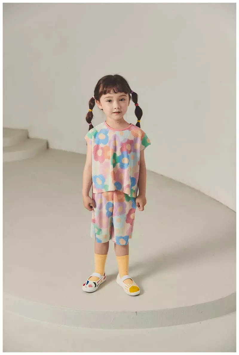 Mimico - Korean Children Fashion - #kidsshorts - Flower Wrinkle Top Bottom Set - 3