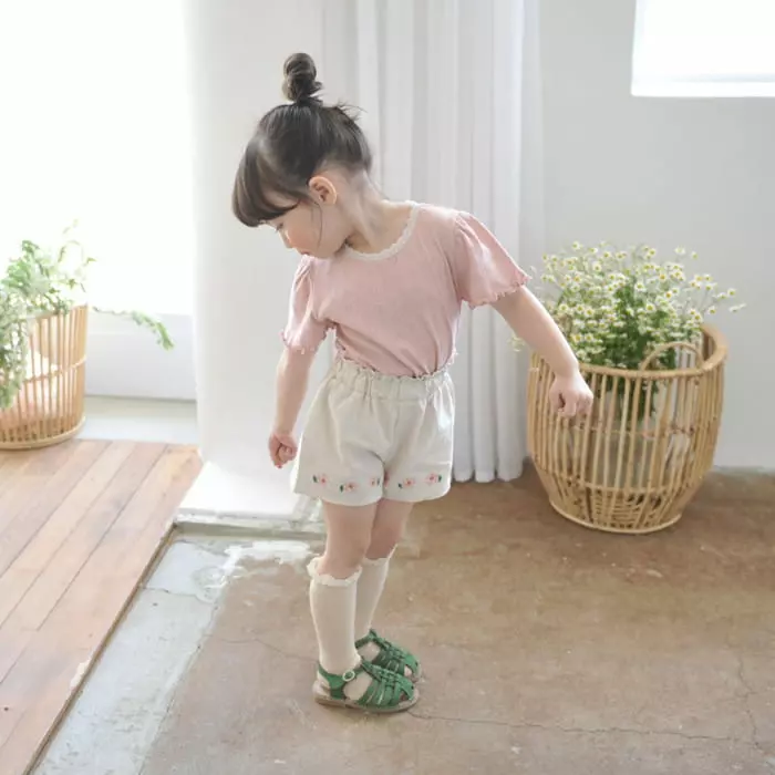 Momo Ann - Korean Children Fashion - #kidsstore - Flower Embroidery Shorts - 11