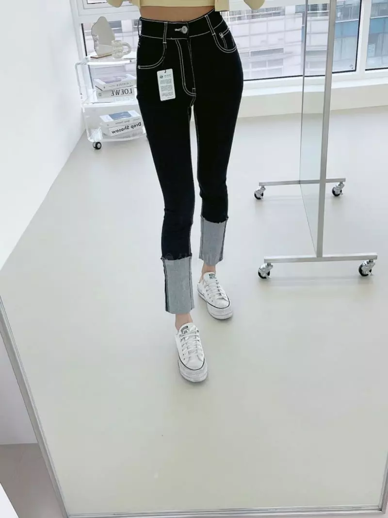 Monroe - Korean Women Fashion - #momslook - Roll Up Jeans - 3