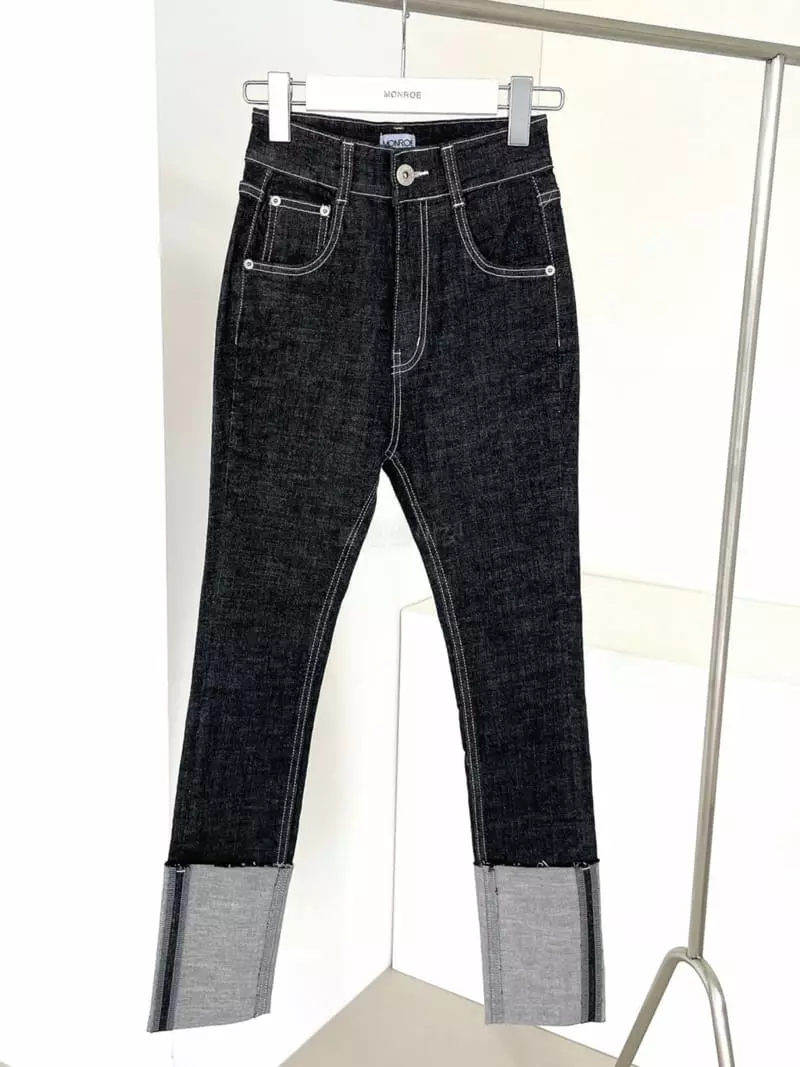 Monroe - Korean Women Fashion - #momslook - Black Roll Up Jeans