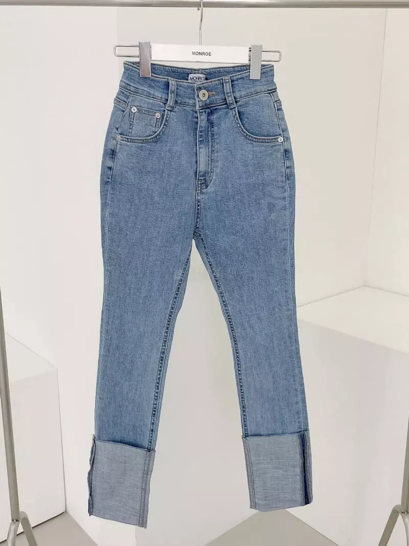 Monroe - Korean Women Fashion - #restrostyle - Light Jeans