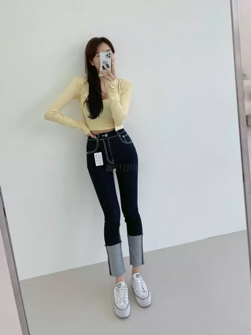Monroe - Korean Women Fashion - #womensfashion - Roll Up Jeans - 2