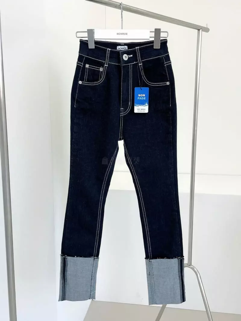 Monroe - Korean Women Fashion - #momslook - Roll Up Jeans - 4