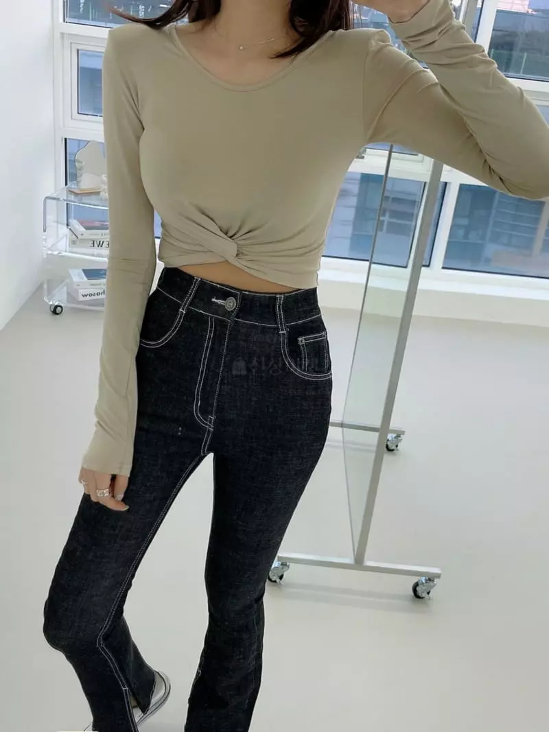 Monroe - Korean Women Fashion - #womensfashion - Black Slit Bootscut Jeans