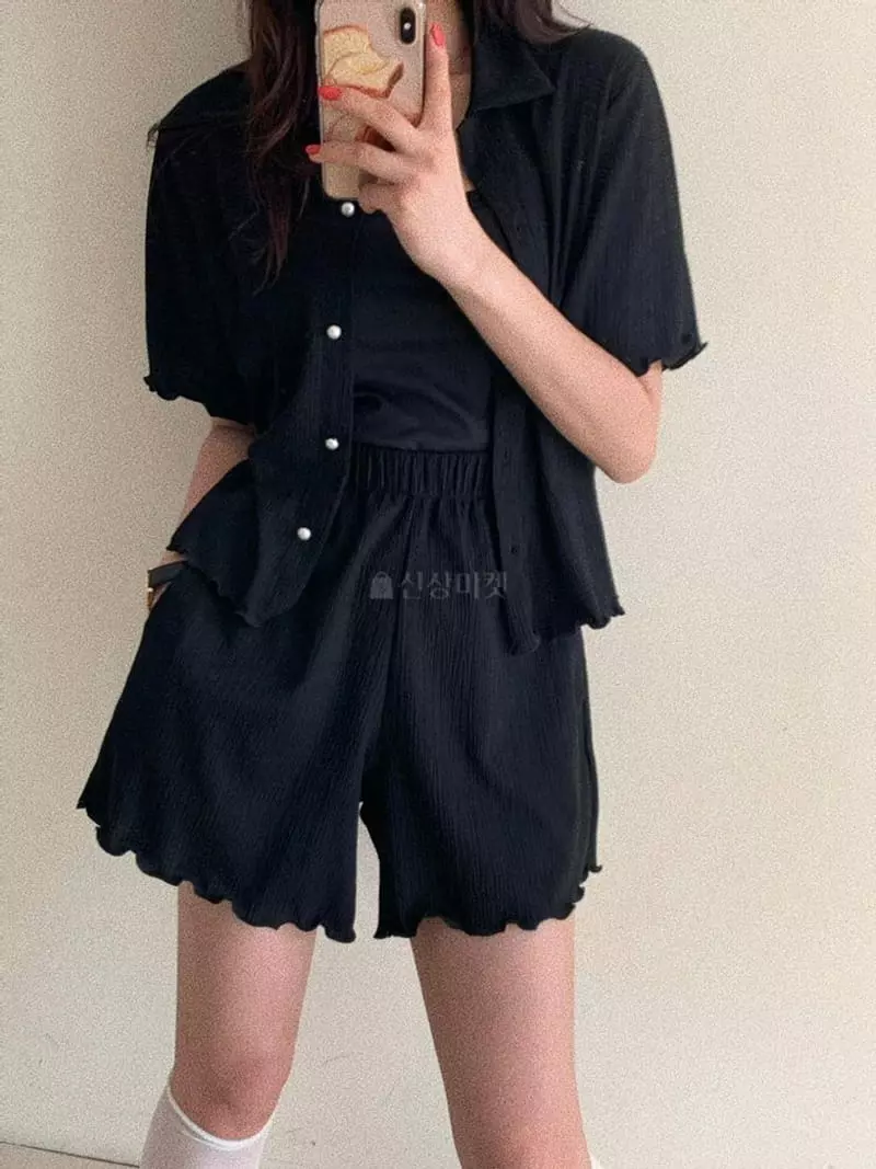 Mosaic - Korean Women Fashion - #momslook - Bonbon Wave Banding Shorts - 2