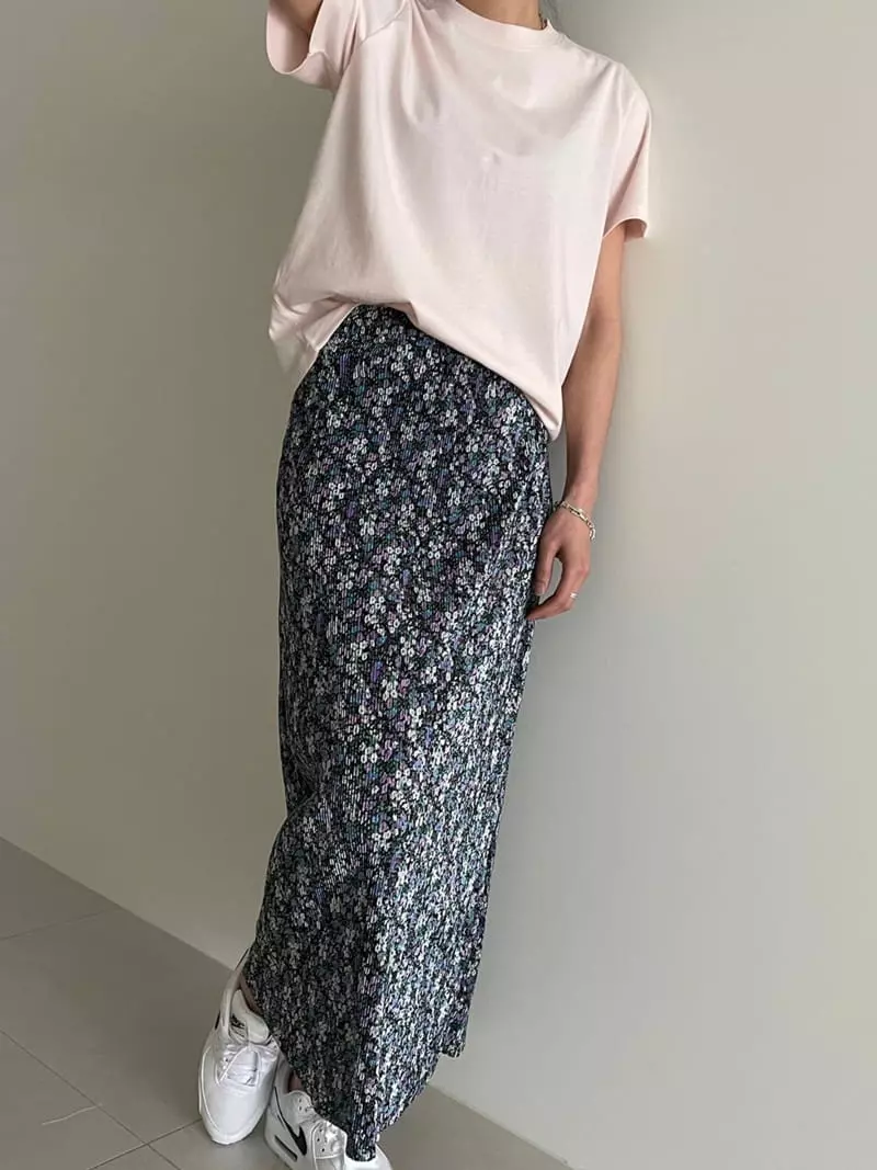 Ripple - Korean Women Fashion - #momslook - Pleats Flower Long Skirt