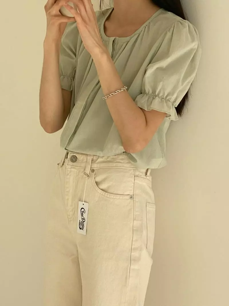 Sllow - Korean Women Fashion - #womensfashion - Round Puff Blouse
