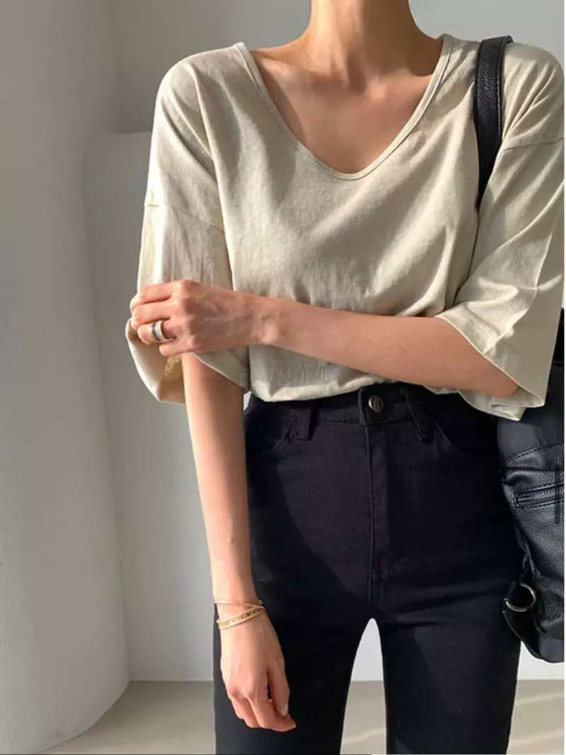 Und - Korean Women Fashion - #womensfashion - Slit U Neck Tee - 2