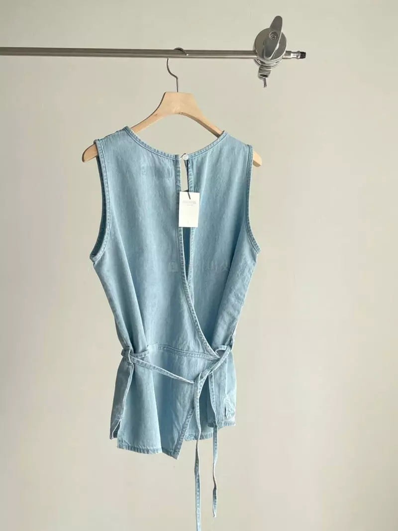 Washingroom - Korean Women Fashion - #shopsmall - 952 Cross Top