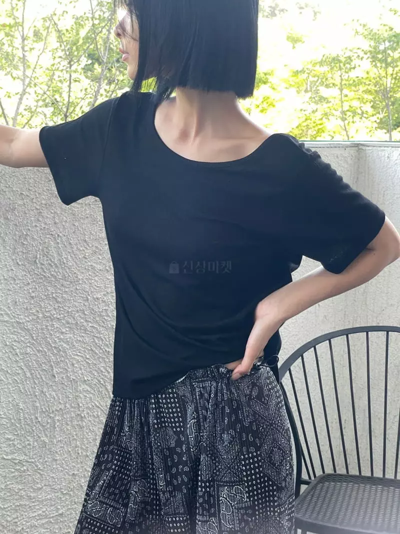 Almond Pepe - Korean Women Fashion - #momslook - Low Bag Short Sleeves Tee - 3