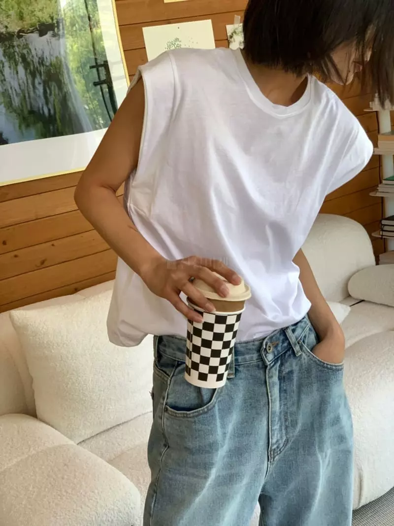 Almond Pepe - Korean Women Fashion - #romanticstyle - Silket Sleeveless Tee