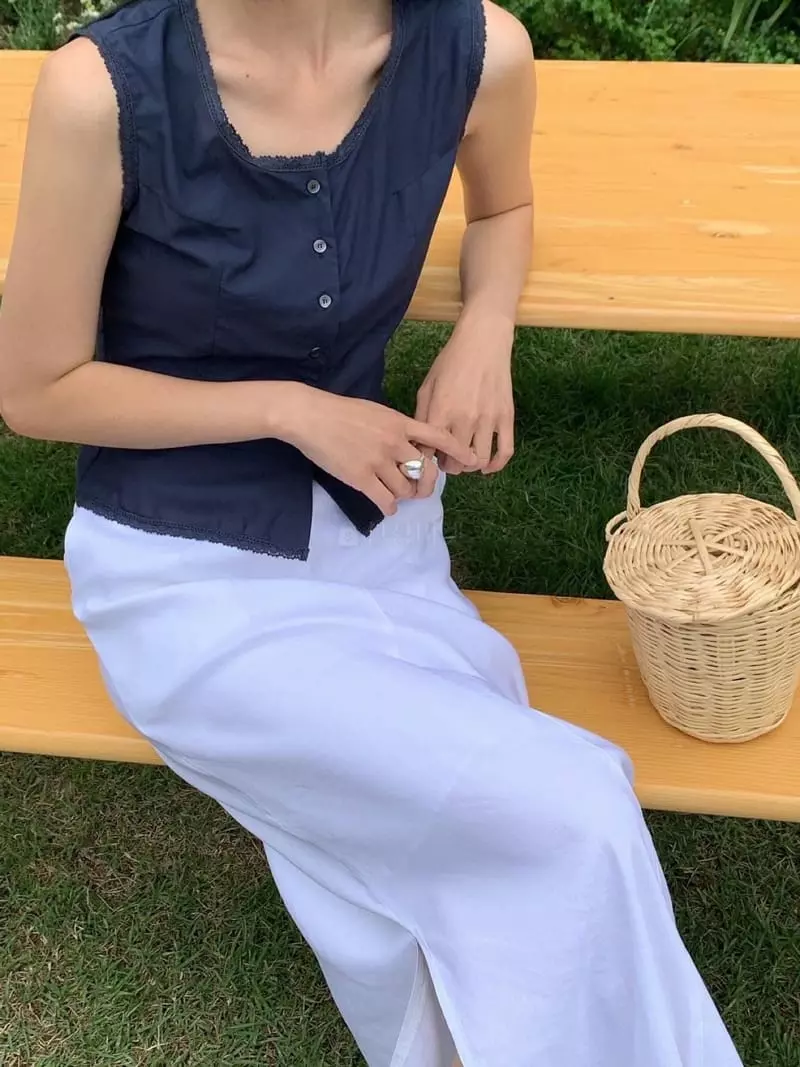 Avecnous - Korean Women Fashion - #momslook - Miu Lace Sleeveless Blouse