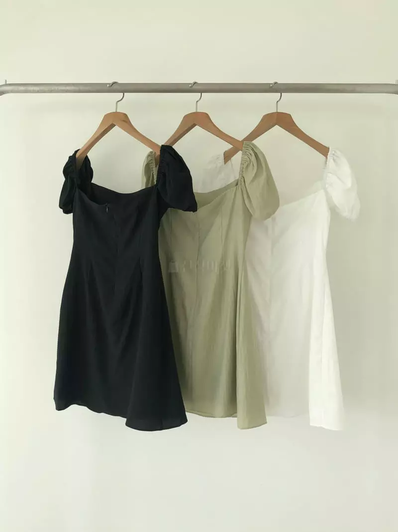 Avecnous - Korean Women Fashion - #thatsdarling - Carry Puff One-piece - 3