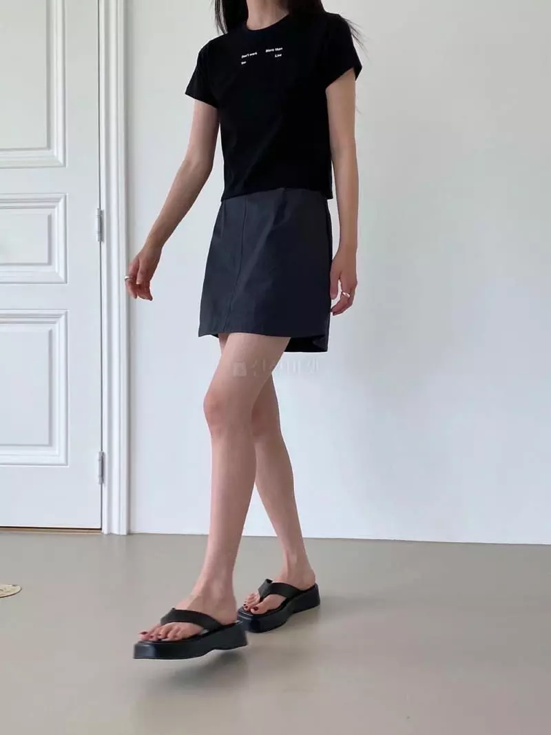 Avecnous - Korean Women Fashion - #thatsdarling - Walk Paint Tee - 2