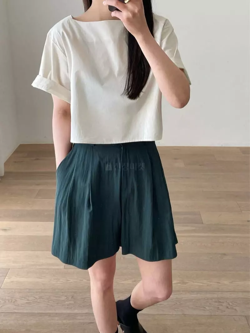 Browns - Korean Women Fashion - #momslook - Mat Crop Blouse