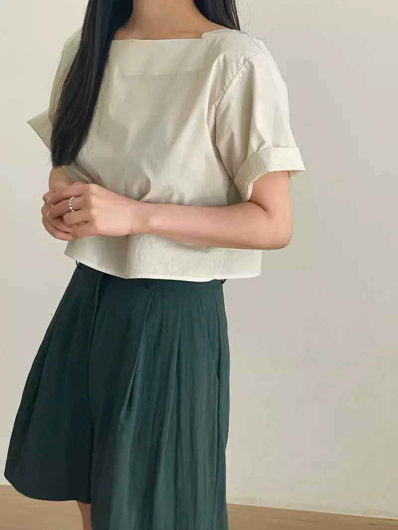 Browns - Korean Women Fashion - #momslook - Mat Crop Blouse - 2