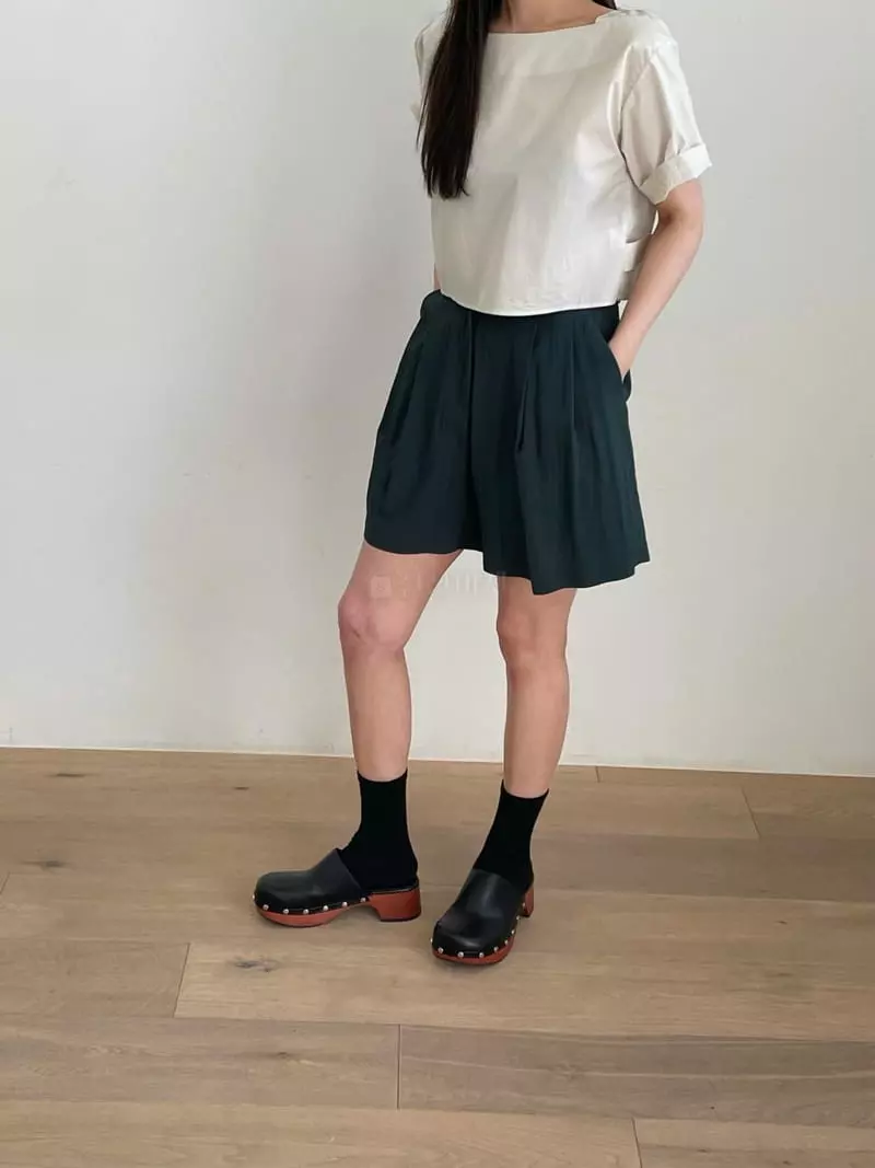 Browns - Korean Women Fashion - #momslook - Mat Crop Blouse - 3