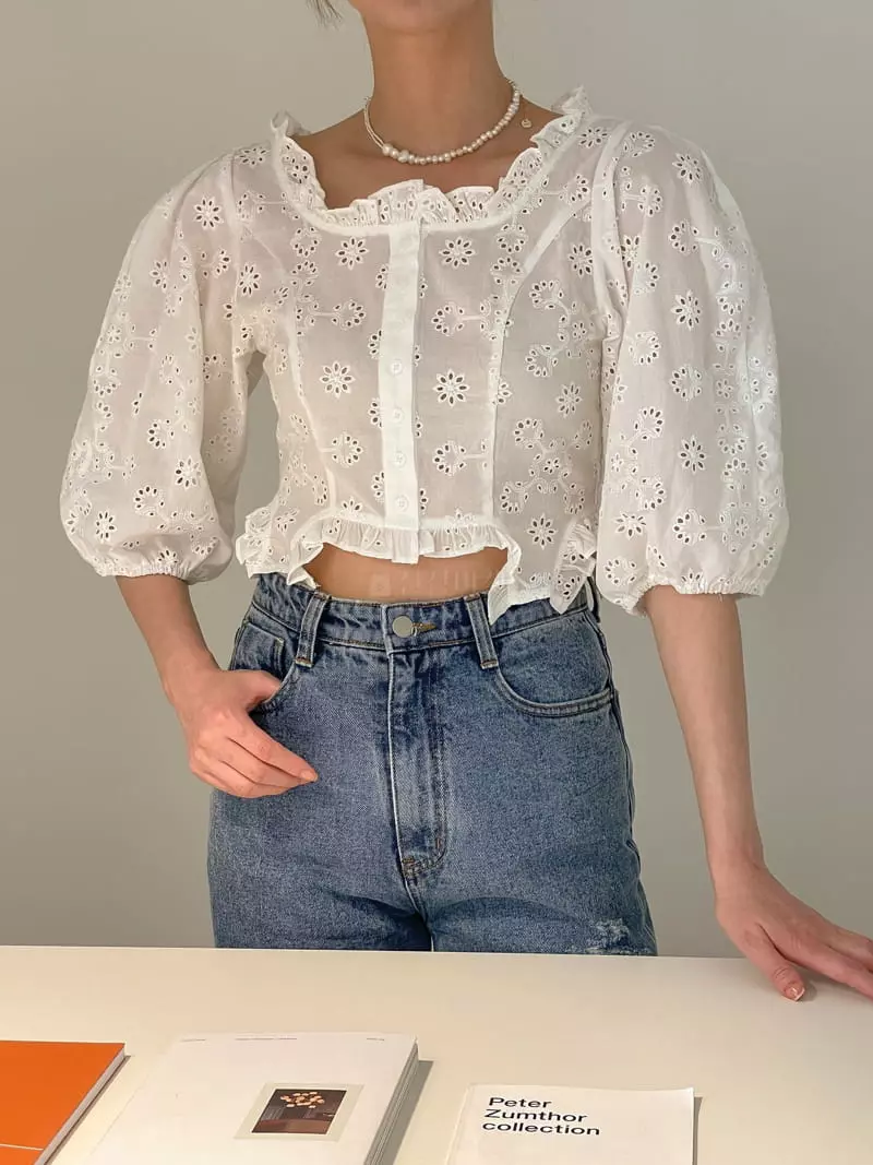 Dailyjud - Korean Women Fashion - #romanticstyle - Punching Crop Blouse - 3