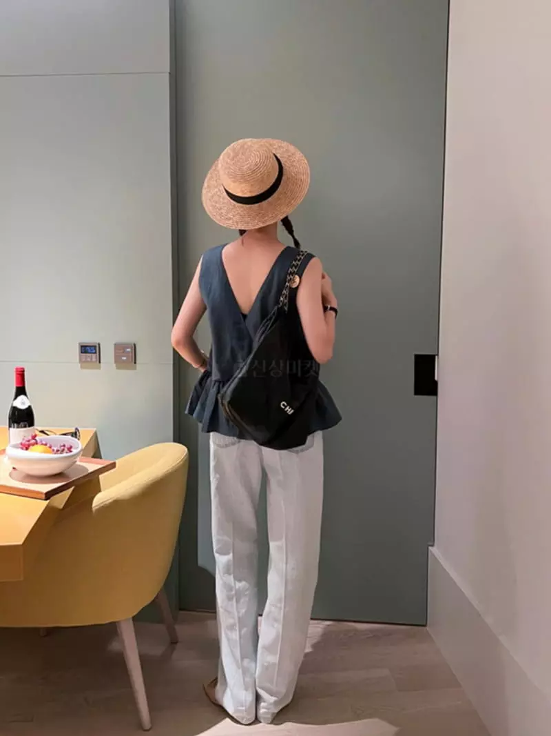 Dailyjud - Korean Women Fashion - #vintageinspired - Hoshi Sleeveless Blouse - 2
