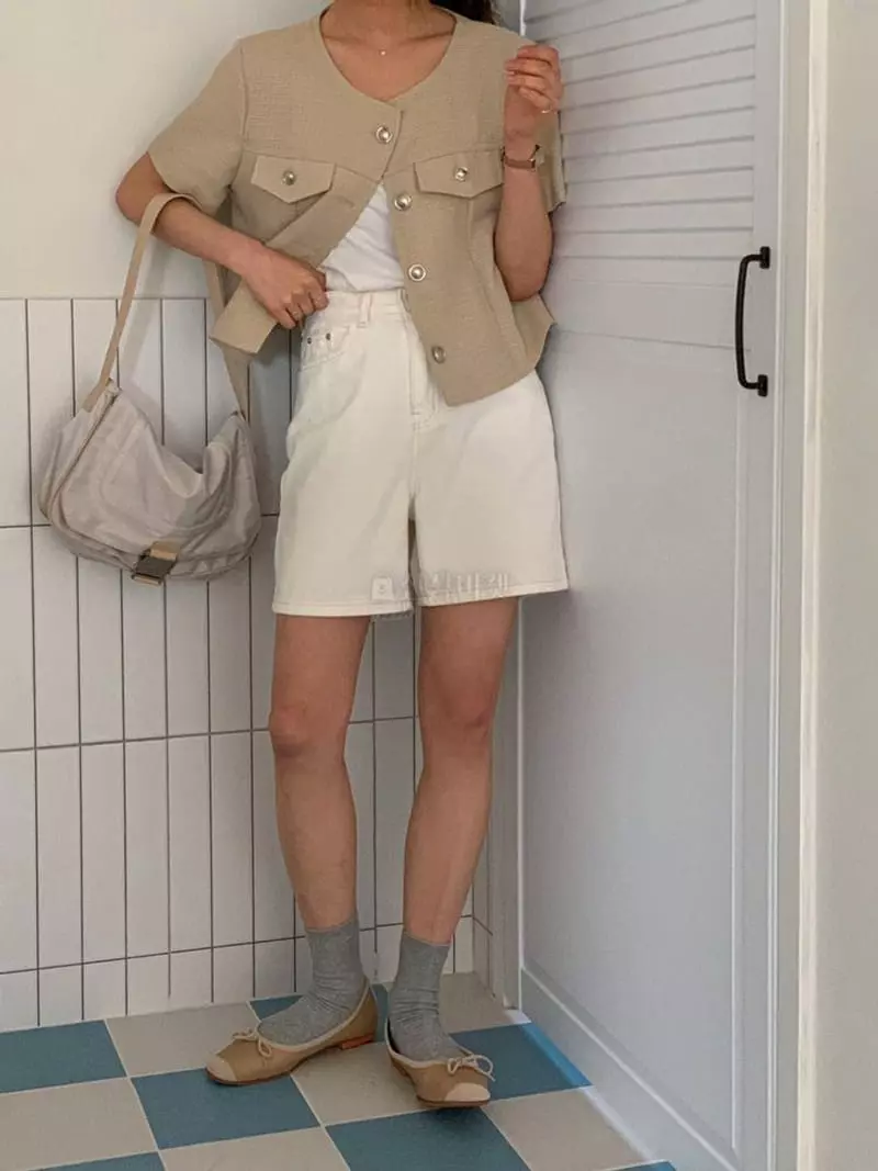 Hither - Korean Women Fashion - #romanticstyle - Cream Half Pants - 4