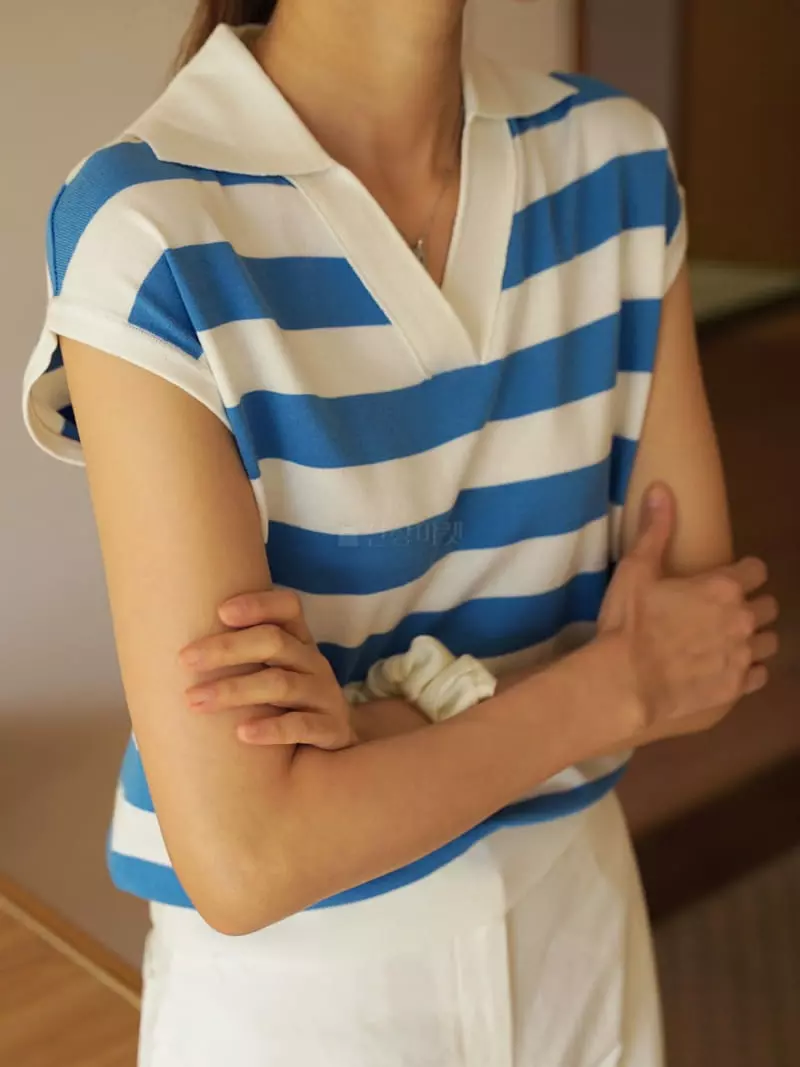 Nan - Korean Women Fashion - #momslook - Stripes Collar Sleevelesas - 2