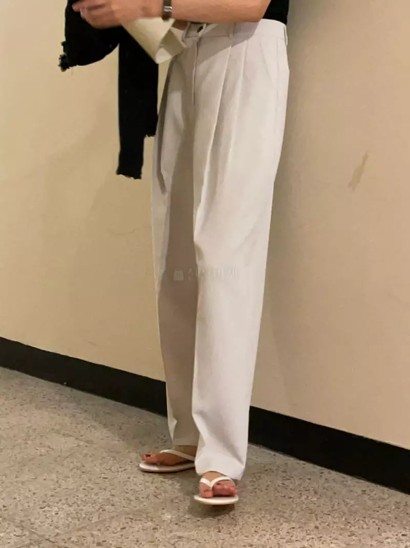 Nan - Korean Women Fashion - #vintagekidsstyle - Pintuck Taper Pants - 2