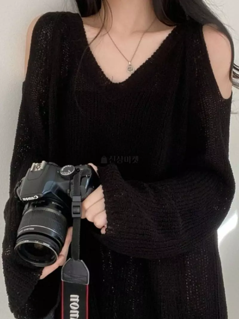 To U - Korean Women Fashion - #womensfashion - Rome Bookle Slit B Knit Tee