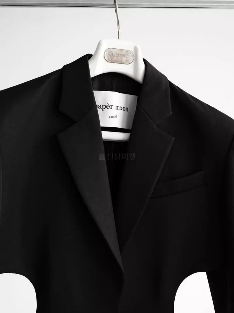 Paper Moon - Korean Women Fashion - #womensfashion - Square Waist Jacket