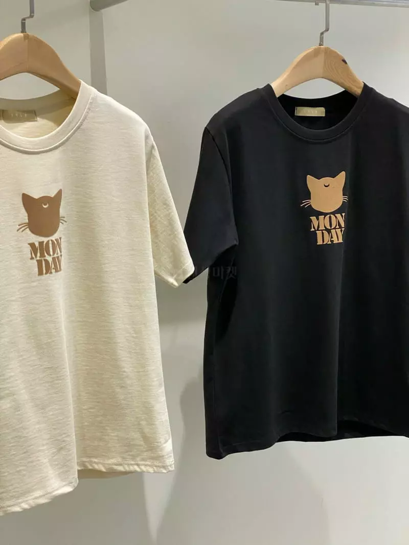 1968 - Korean Women Fashion - #restrostyle - Cat Tee