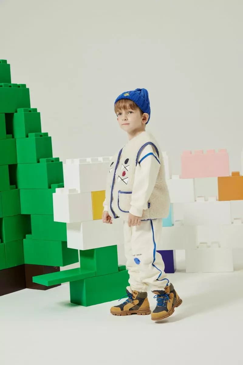 Aeeeday - Korean Children Fashion - #fashionkids - Patch Dymble Vest - 4