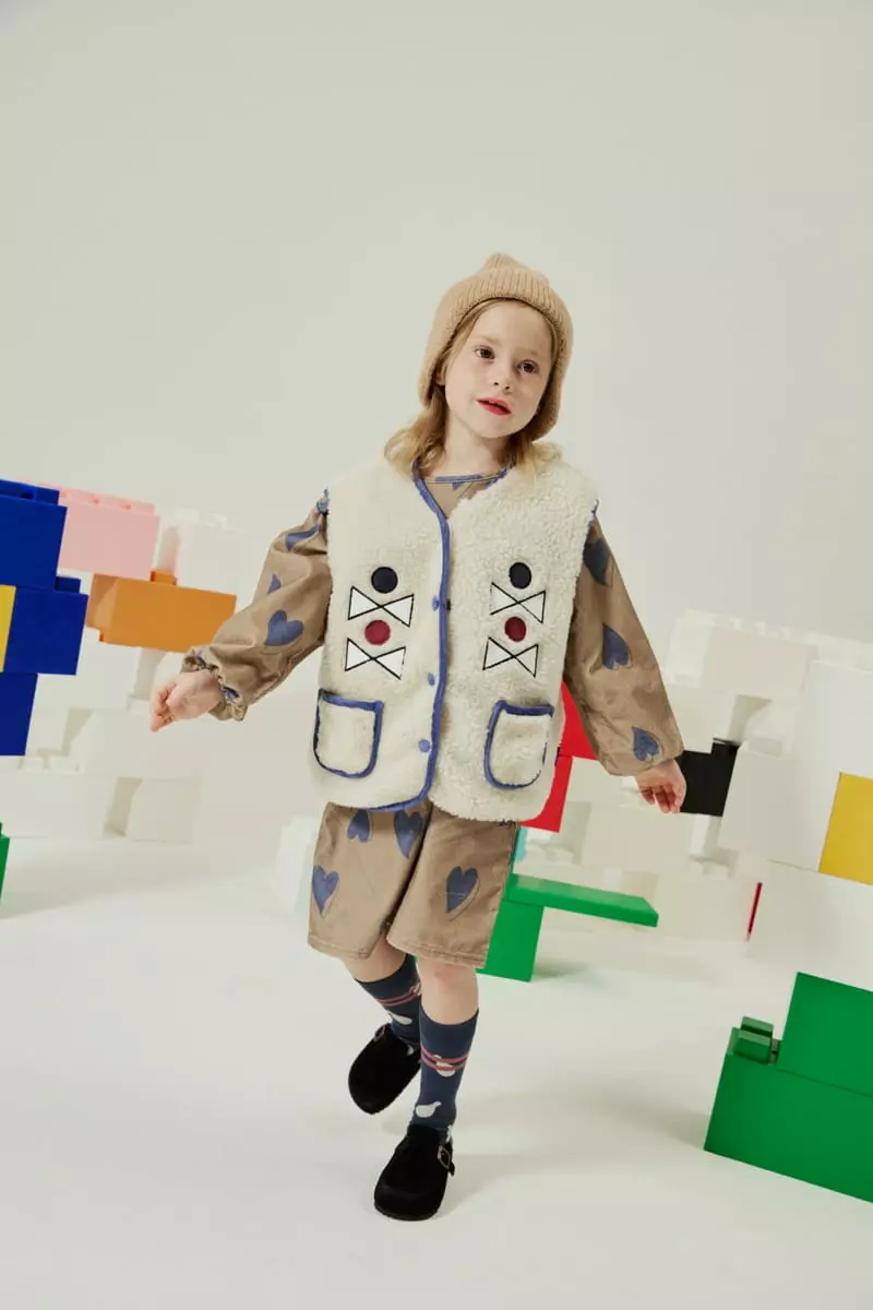 Aeeeday - Korean Children Fashion - #kidsstore - Patch Dymble Vest - 5