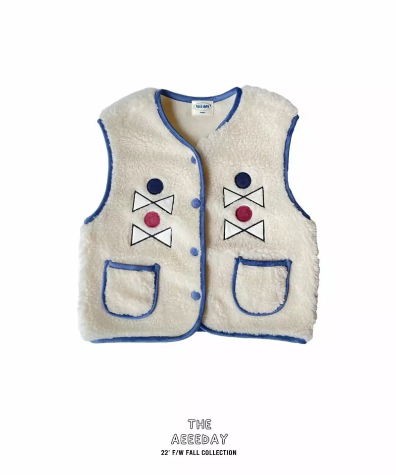 Aeeeday - Korean Children Fashion - #littlefashionista - Patch Dymble Vest - 8