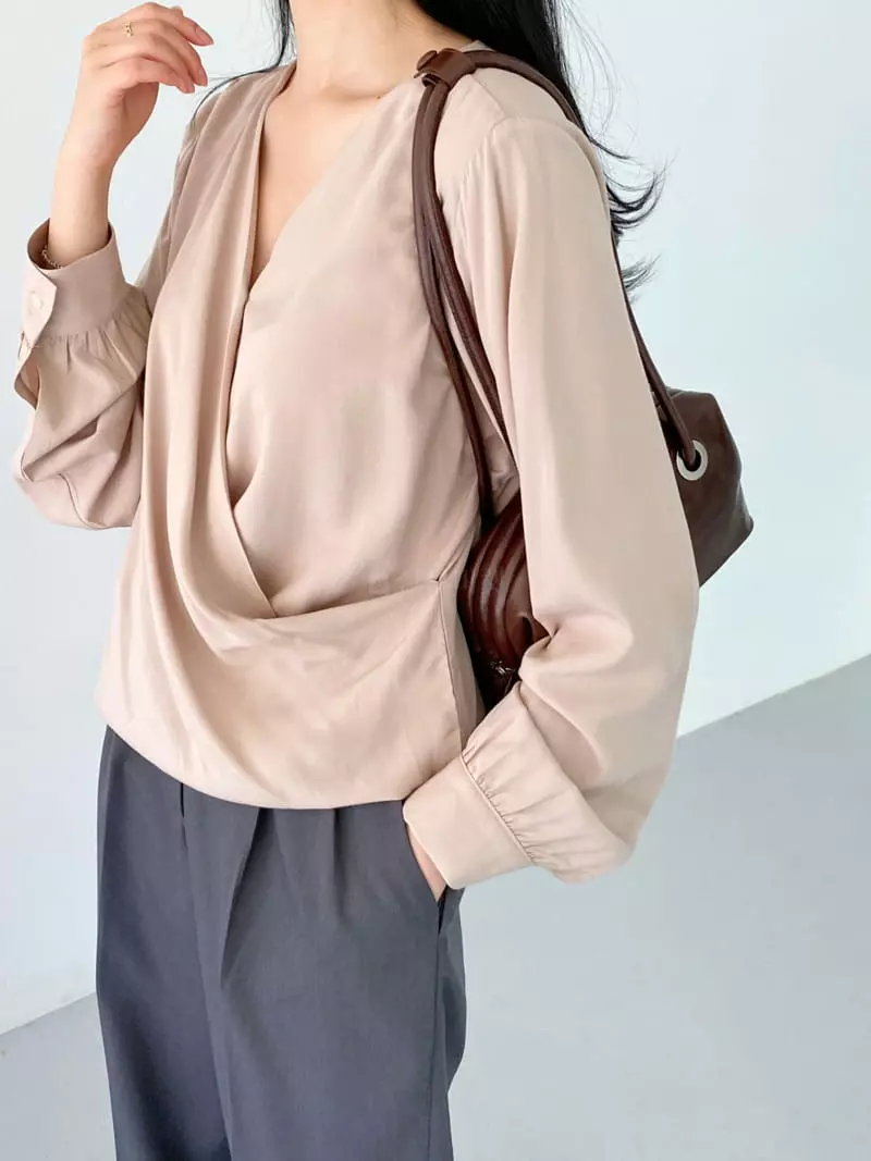 Ame - Korean Women Fashion - #vintagekidsstyle - Slik Wrap Blouse