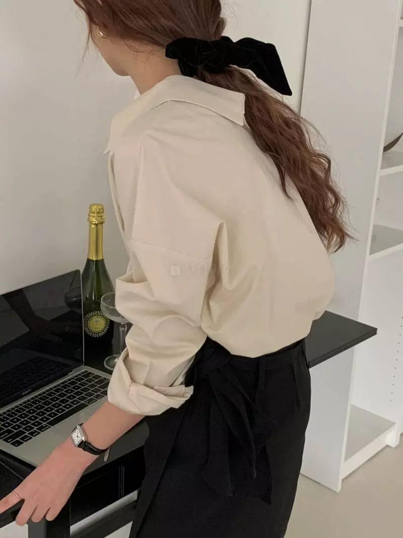 Ame - Korean Women Fashion - #womensfashion - V Shirt - 11