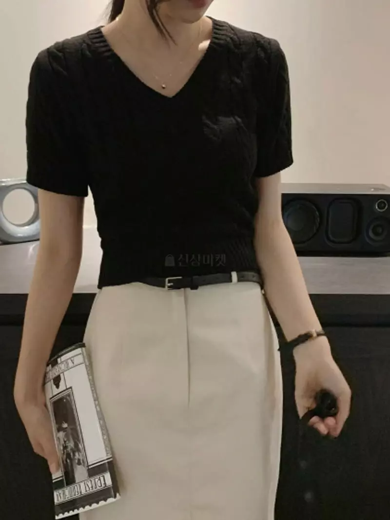 Anne - Korean Women Fashion - #womensfashion - Luke Twist Shirt Sleeves Crop Knit Tee - 5