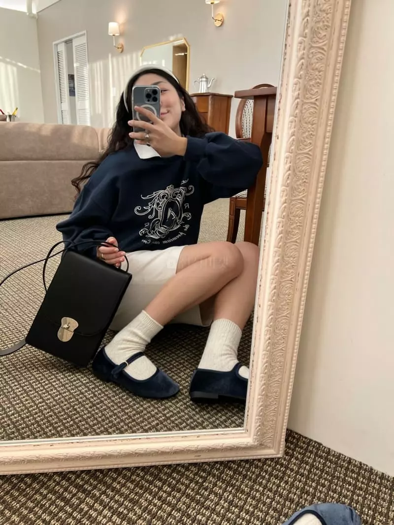 Arr - Korean Women Fashion - #womensfashion - Arr Sweatshirt