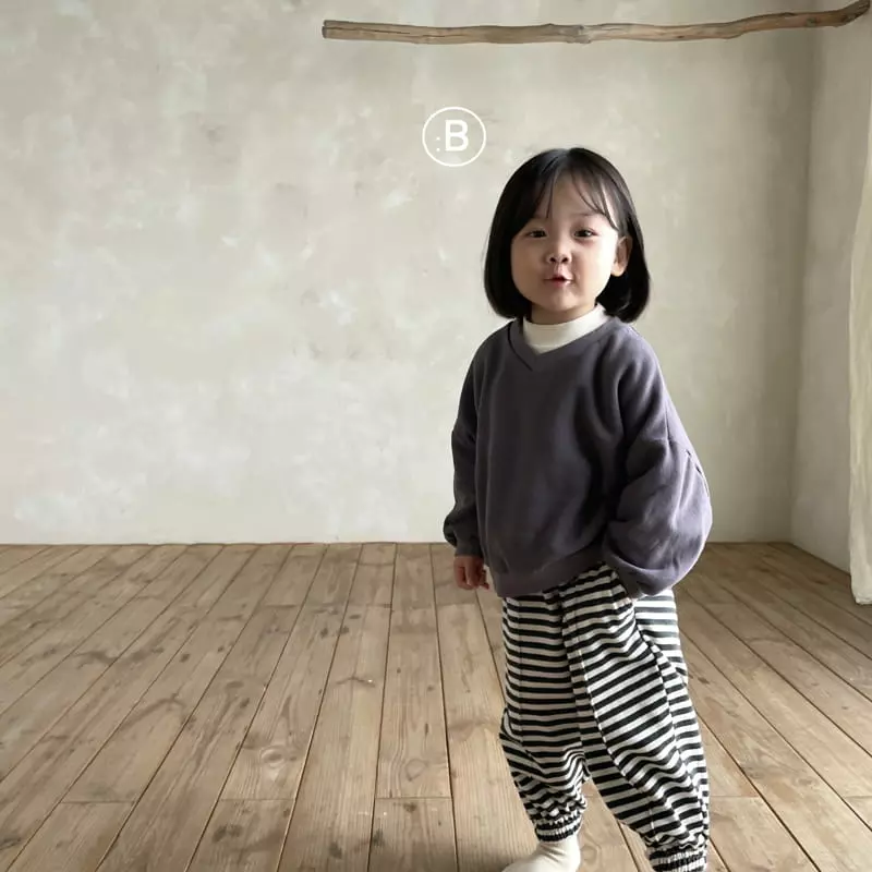 Bella Bambina - Korean Children Fashion - #childofig - V Neck Sweatshirt - 4