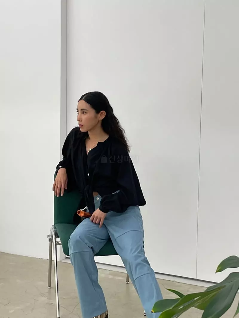 Charlotte - Korean Women Fashion - #momslook - V Neck Shirring Blouse - 9